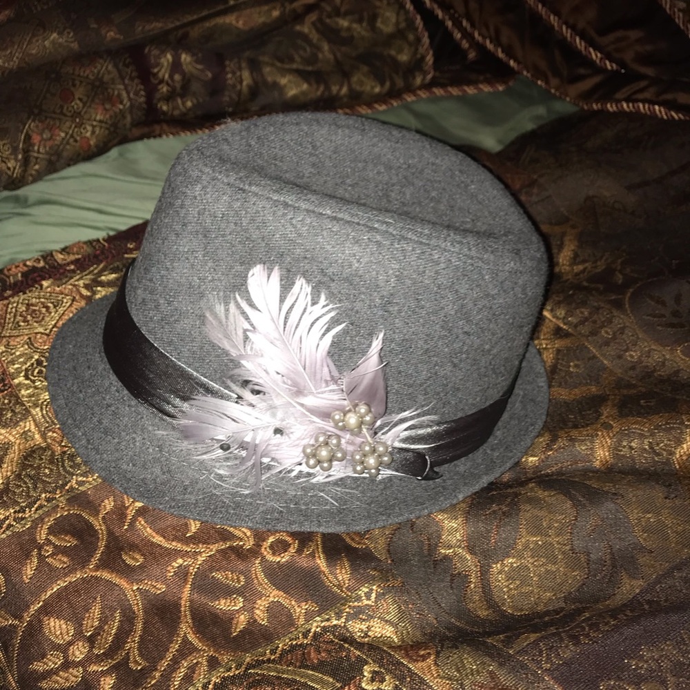 Feather cap - Picture 2 of 3